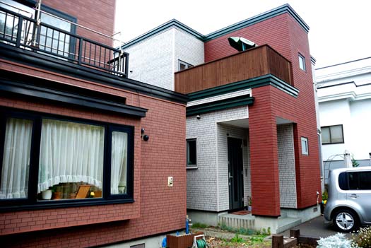 дом облицованный японскими панелями