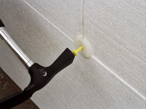 Крепим пенопласт