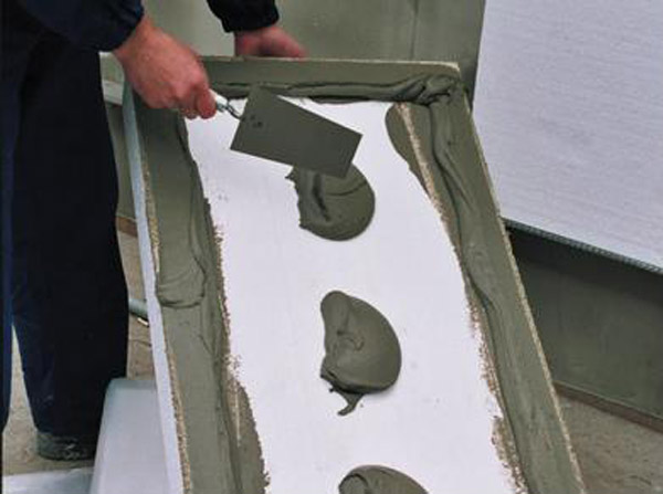 Нанесение клея