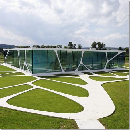 Фасад частного дома стеклянный