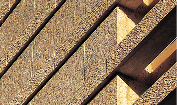 Натуральный камень и вентилируемый фасад