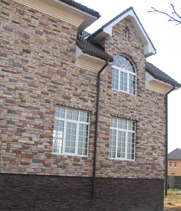 декоративный камень нафасаде.