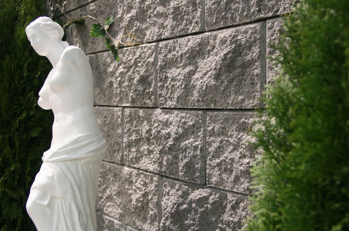 Стена из фасадных блоков