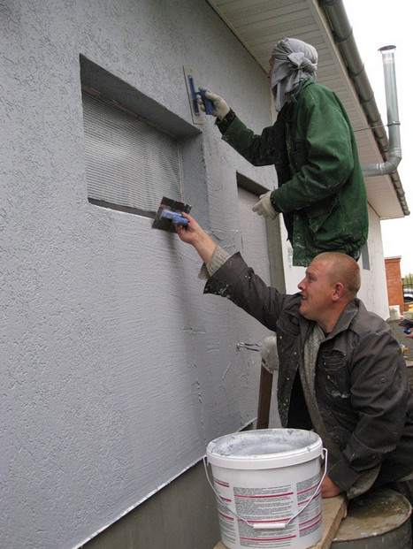 Нанесение штукатурки "короед"