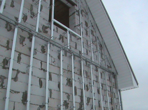 Подготовка фасада, установка каркаса под сайдинг