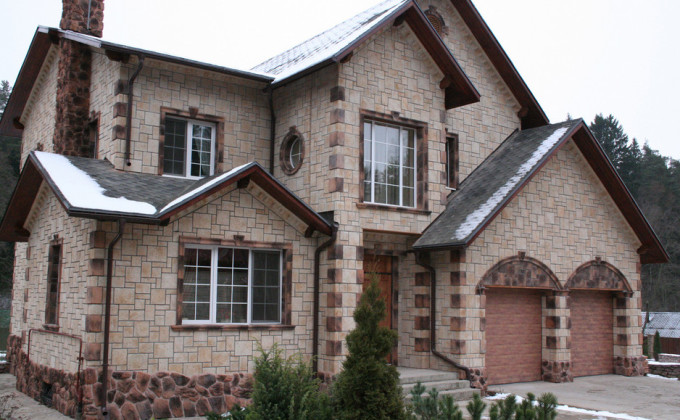 Отделка искусственным камнем