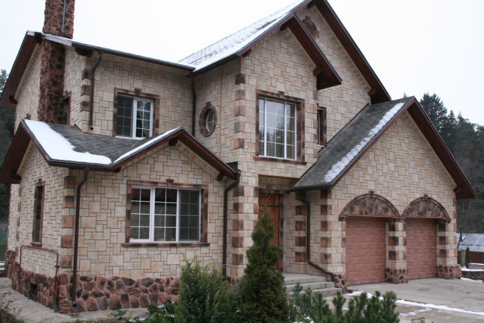 Отделка искусственным камнем