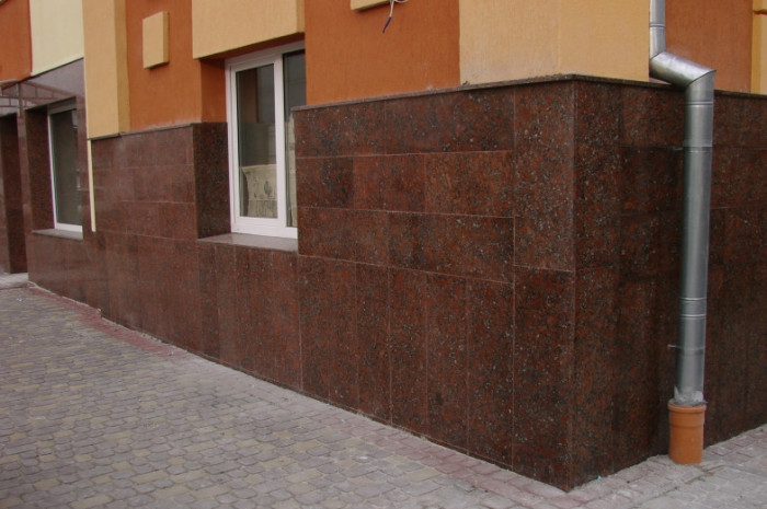 Фасад из камня