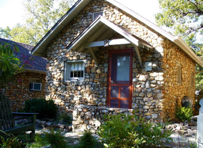 Натуральный камень на фасаде