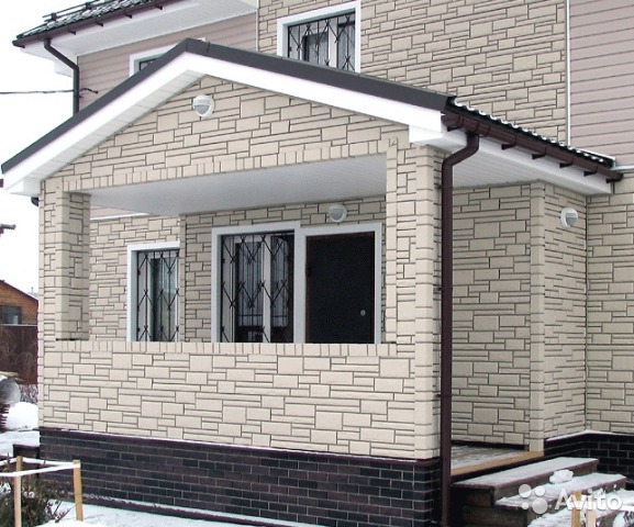 Коттедж с фасадными панелями