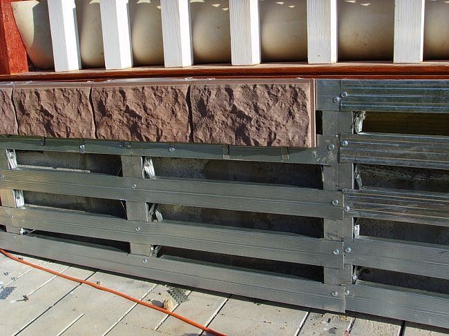 Монтаж цокольных панелей