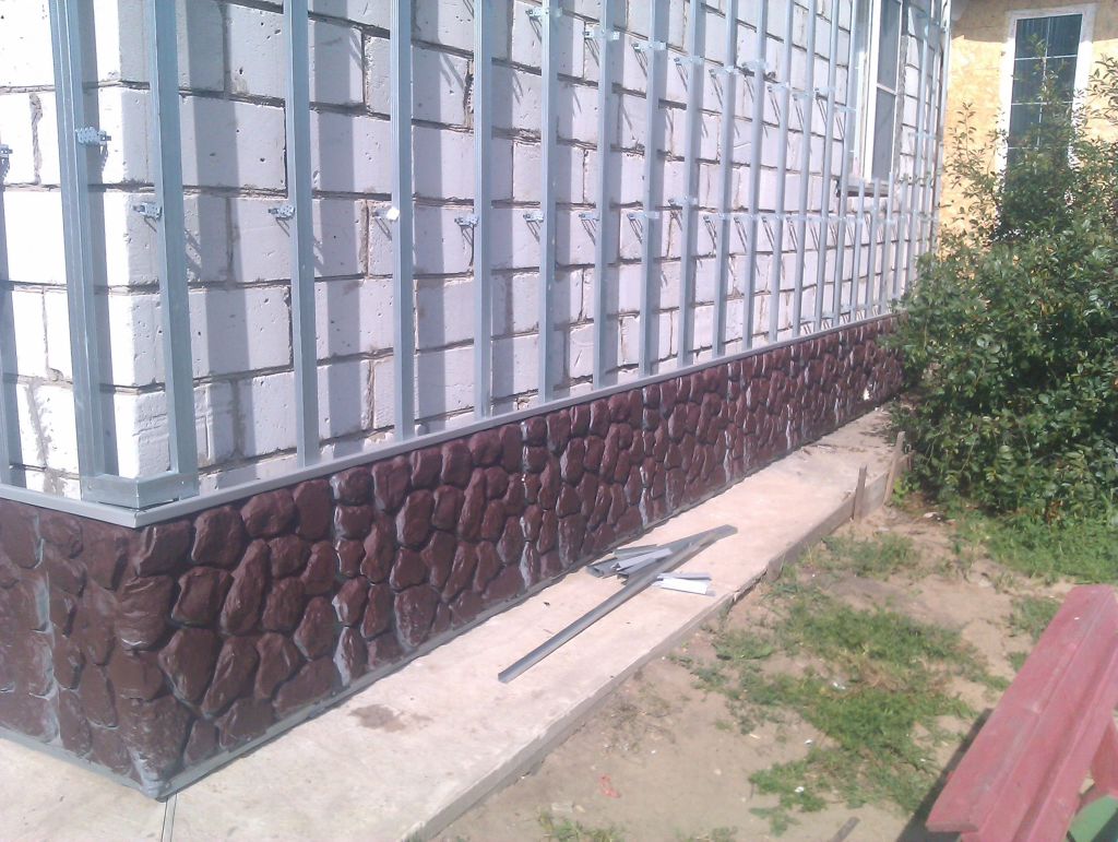 Монтаж сайдинга на цоколе здания