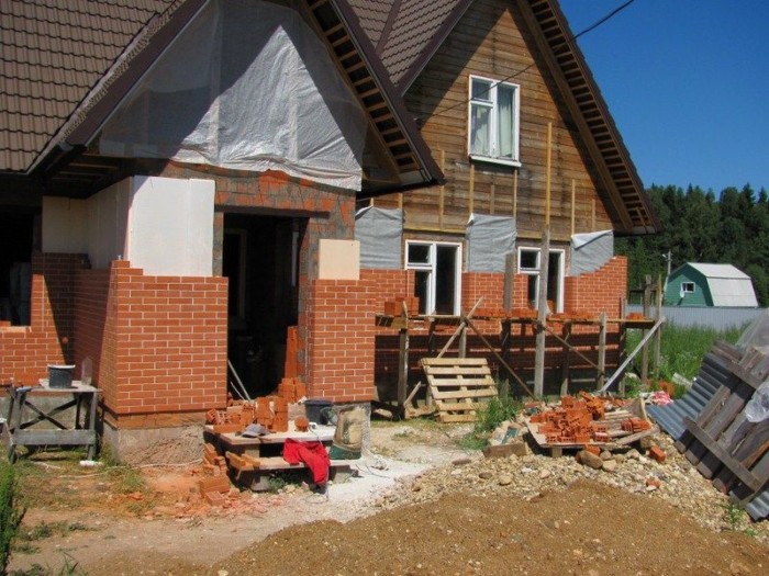 Отделка дома кирпичом