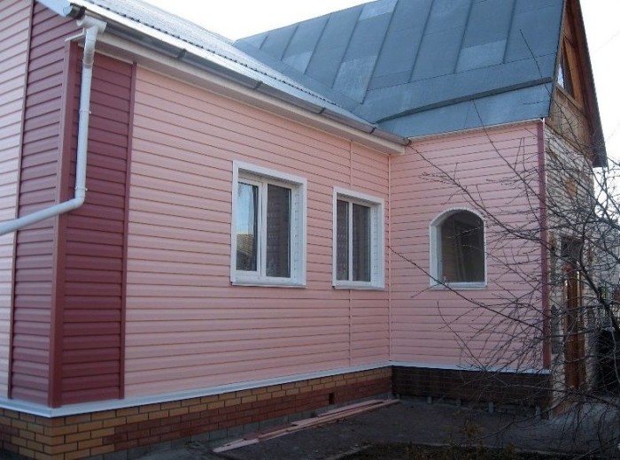 Розовый сайдинг