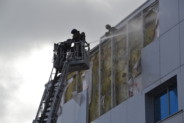 На Ледовой арене Трактор горел фасад